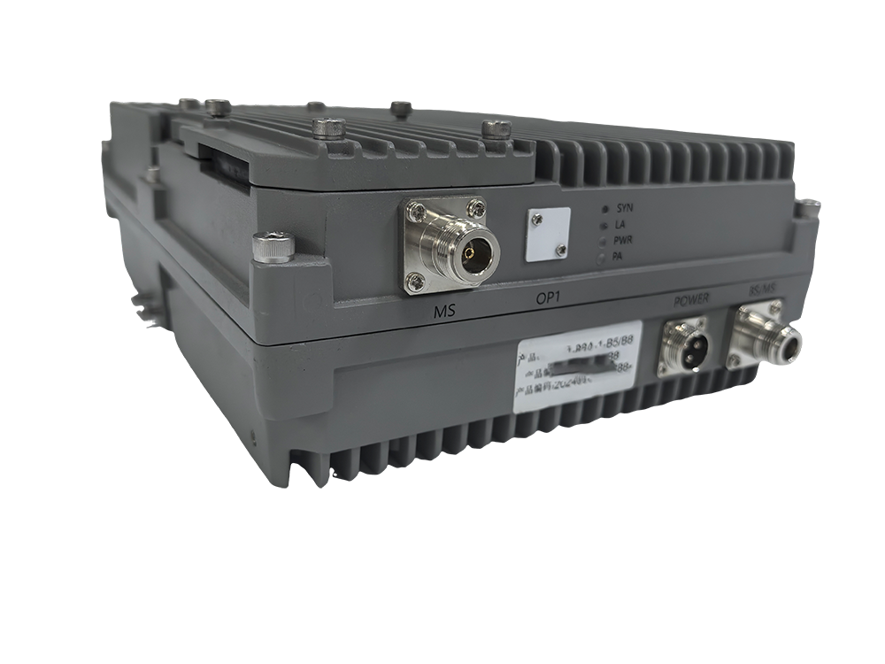  顺城三频手机信号接收器2000㎡